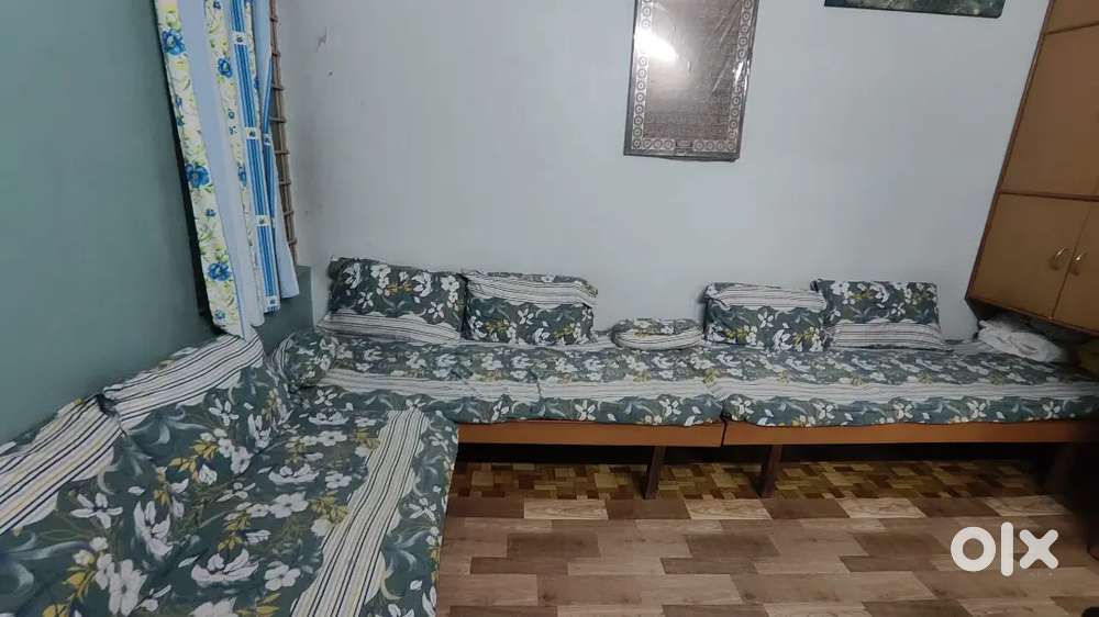 4 bhethak with 10 cushions