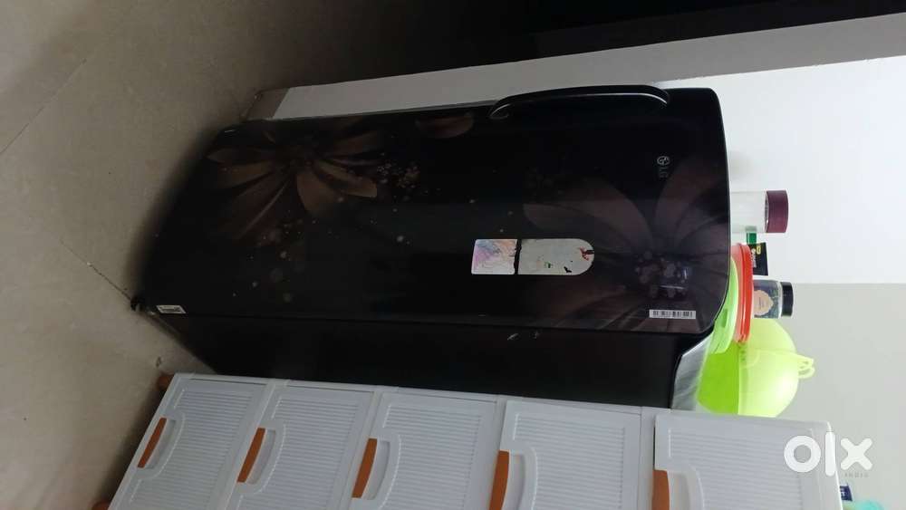 LG fridge in excellent condition