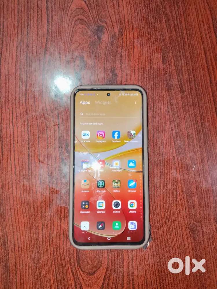 Vivo y200e5g 8/128 charger hai 1 saal ho gaya hai  condition acha hai