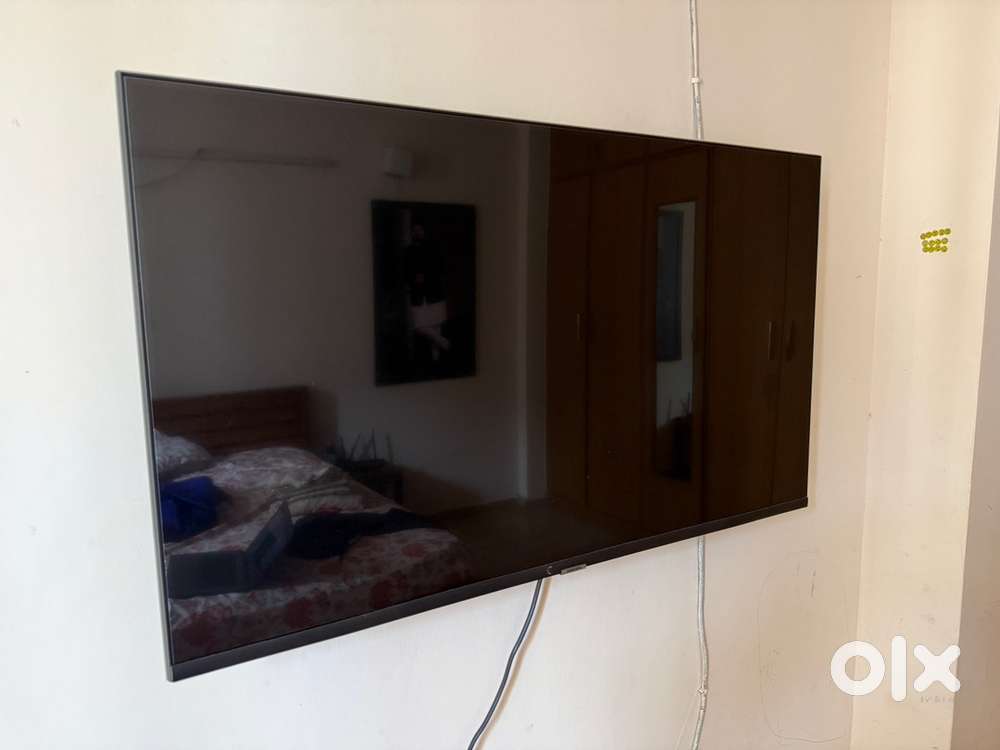 11 months old Samsung 43 inches TV