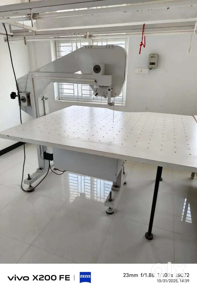 Band knife cutting machine