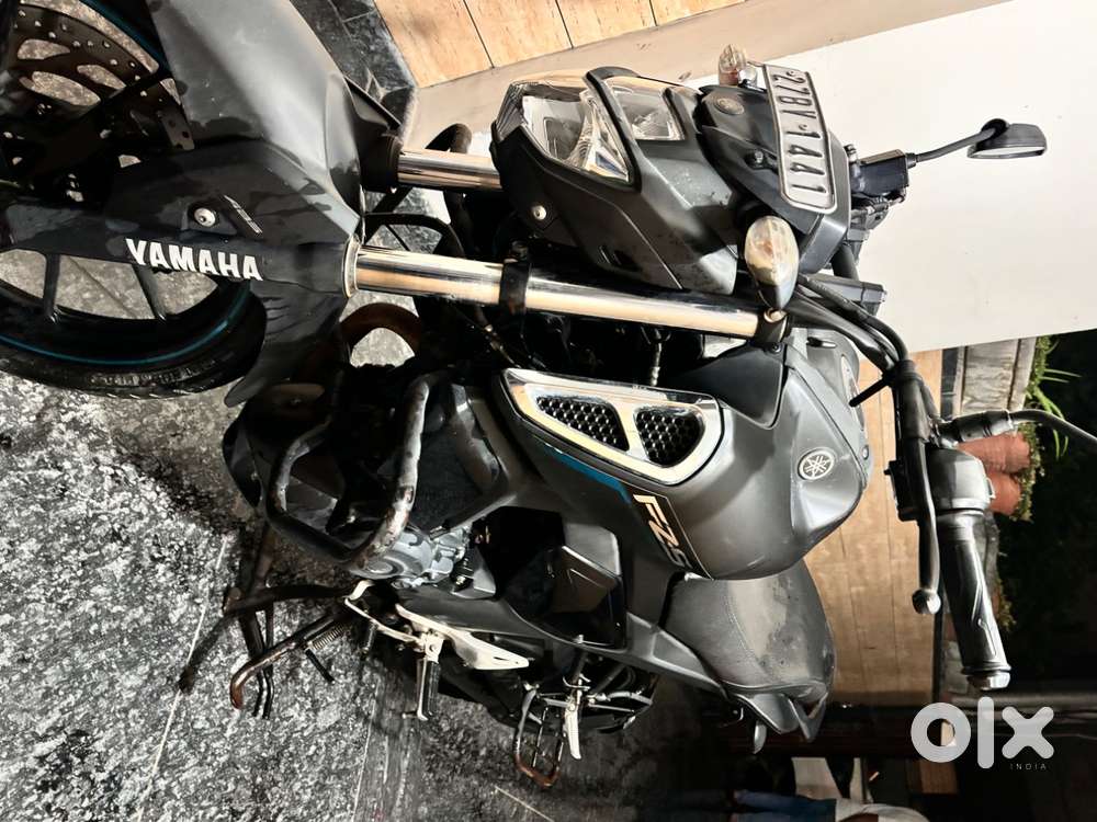 Yamaha FZS (single person driven)