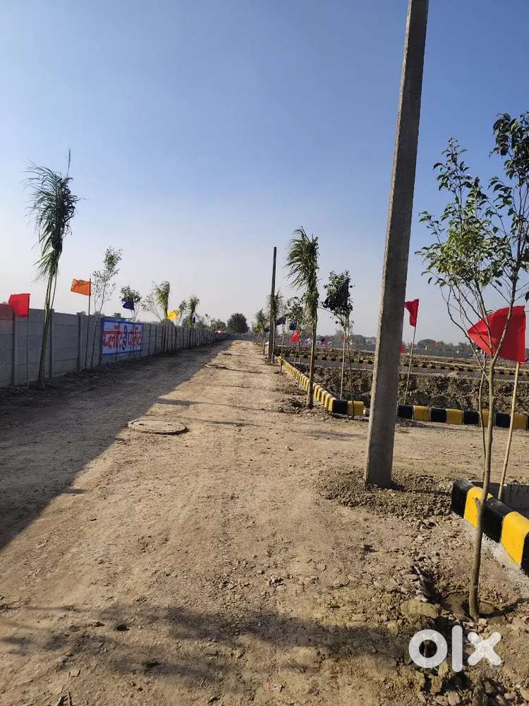 Gated society me plot