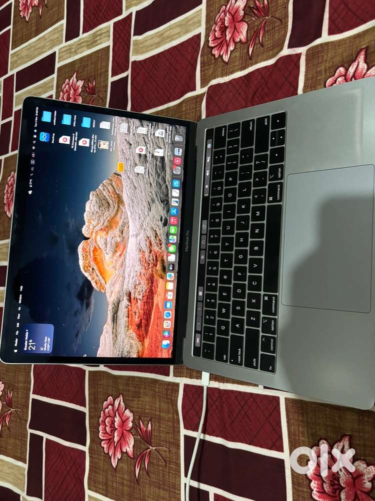Apple macbook pro m2