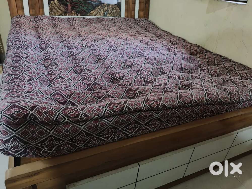 ગાદલા વેચવાના છે