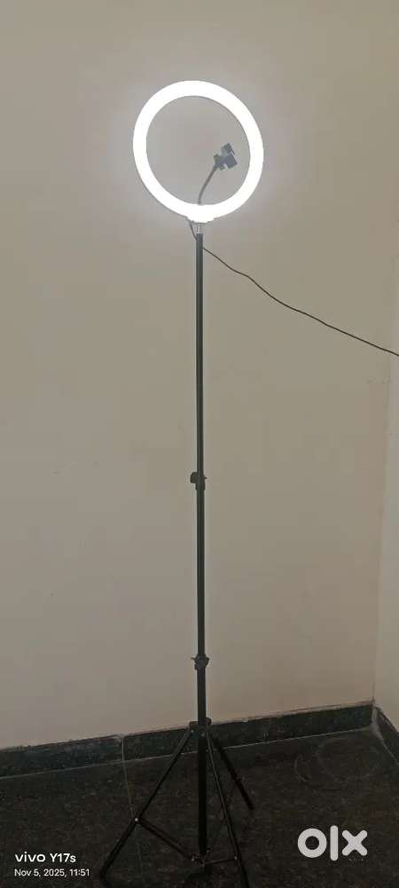 Ring light 12 inch stand old whigte less