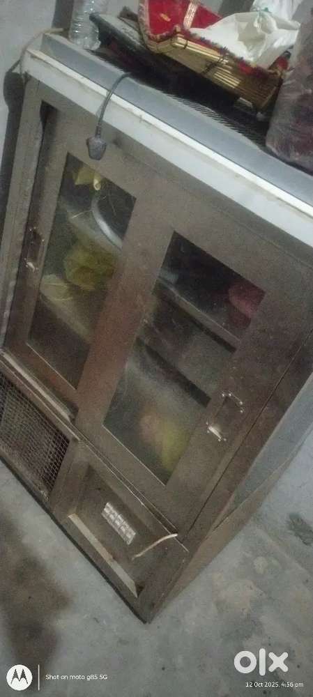 Cake fridge