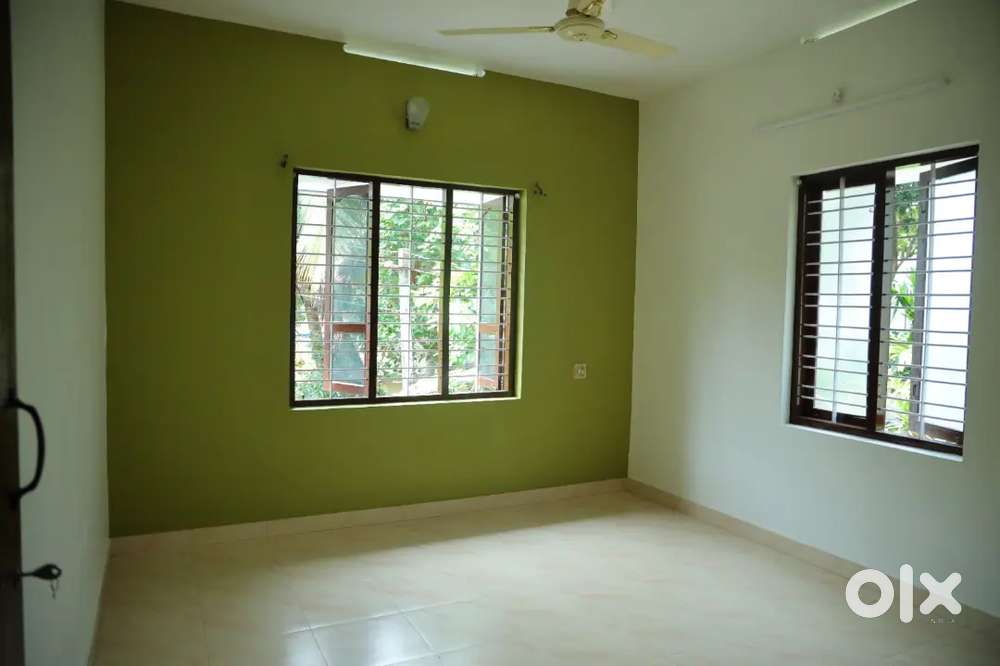 Ulloor pongammodu indipendant two stored building for rent.