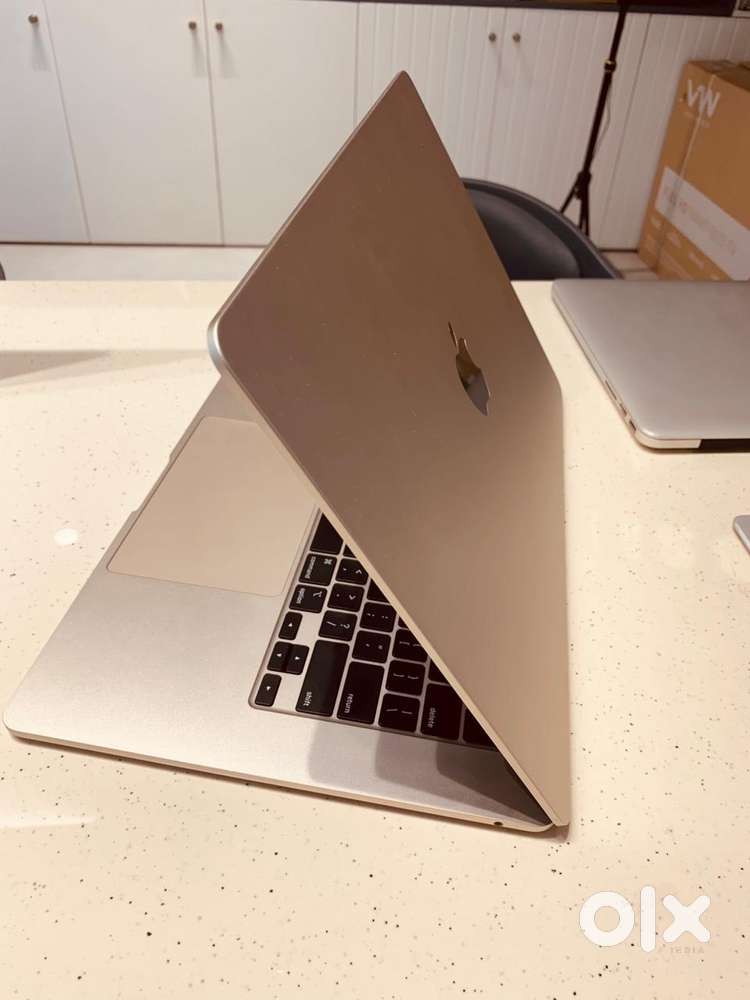 MacBook Air M2 (15-inch) 8GB/256GB Starlight Just in 55,600/-