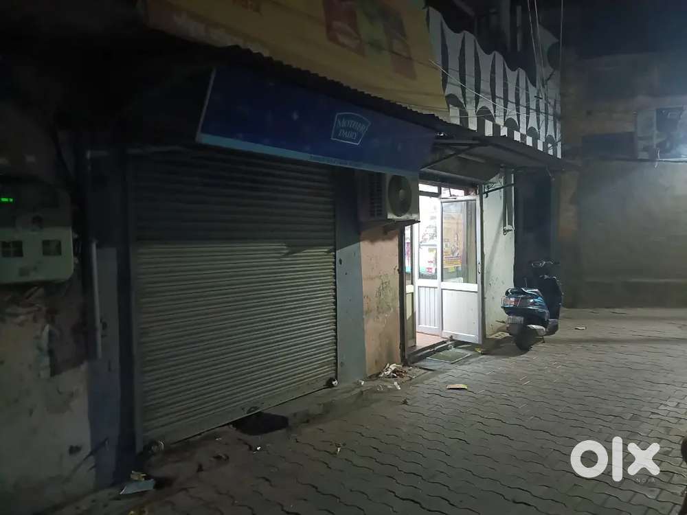 Shop for Sale – Prime Location, Ready to Move