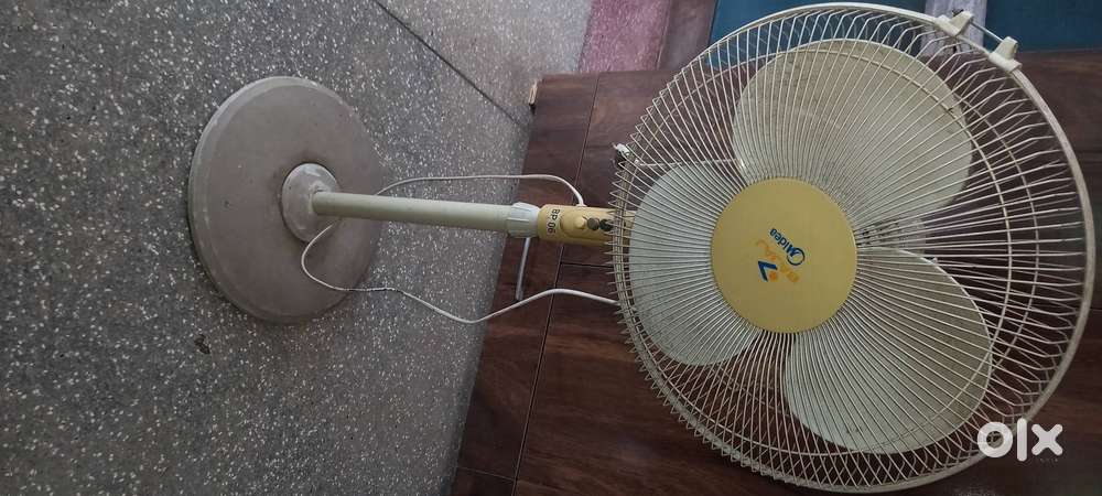 Bajaj Pedestal fan for sale