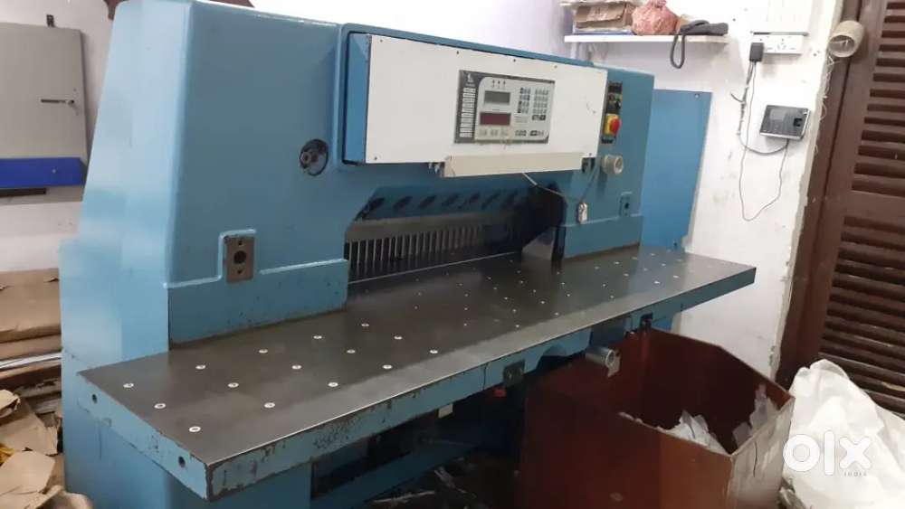 Paper cutting machines
