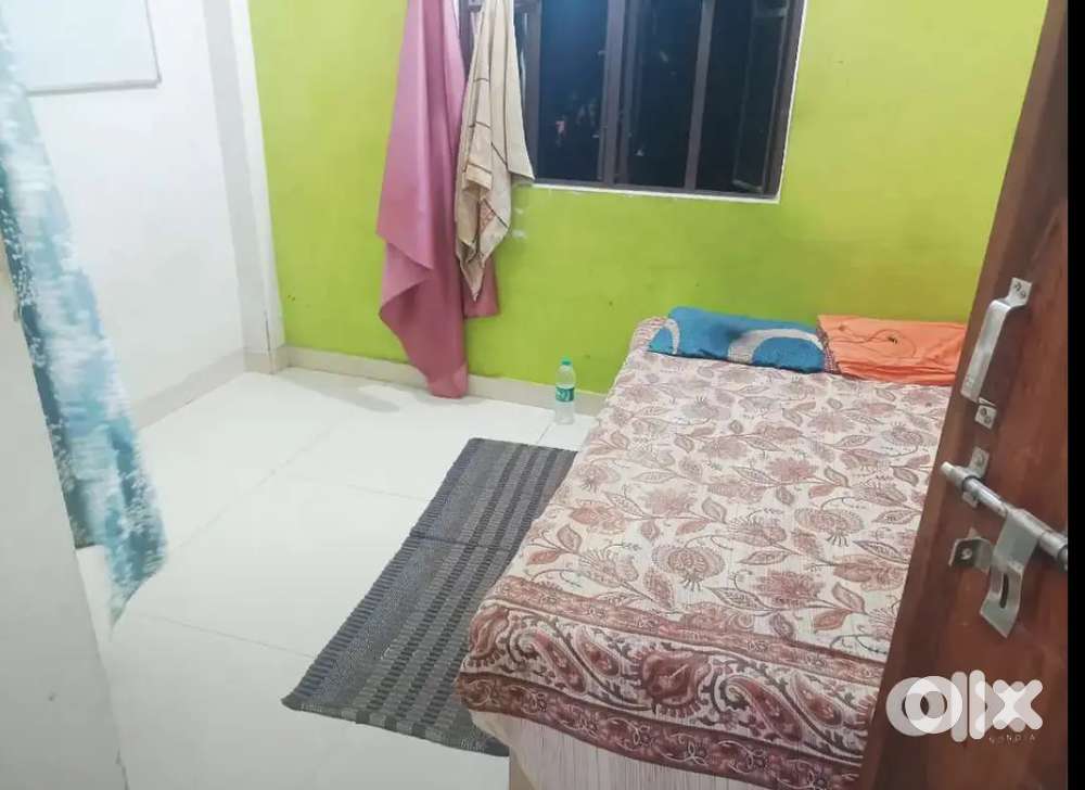 Ad mall vijay chowk 1 Need Roommate Rs1500