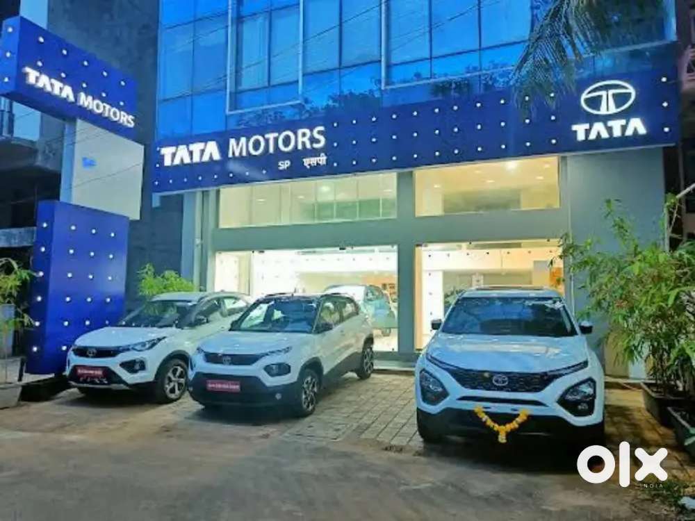 HIRING FOR CAR SHOWROOM MALE / FEMALE