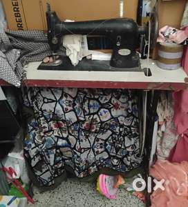 Big sewing machine with motor