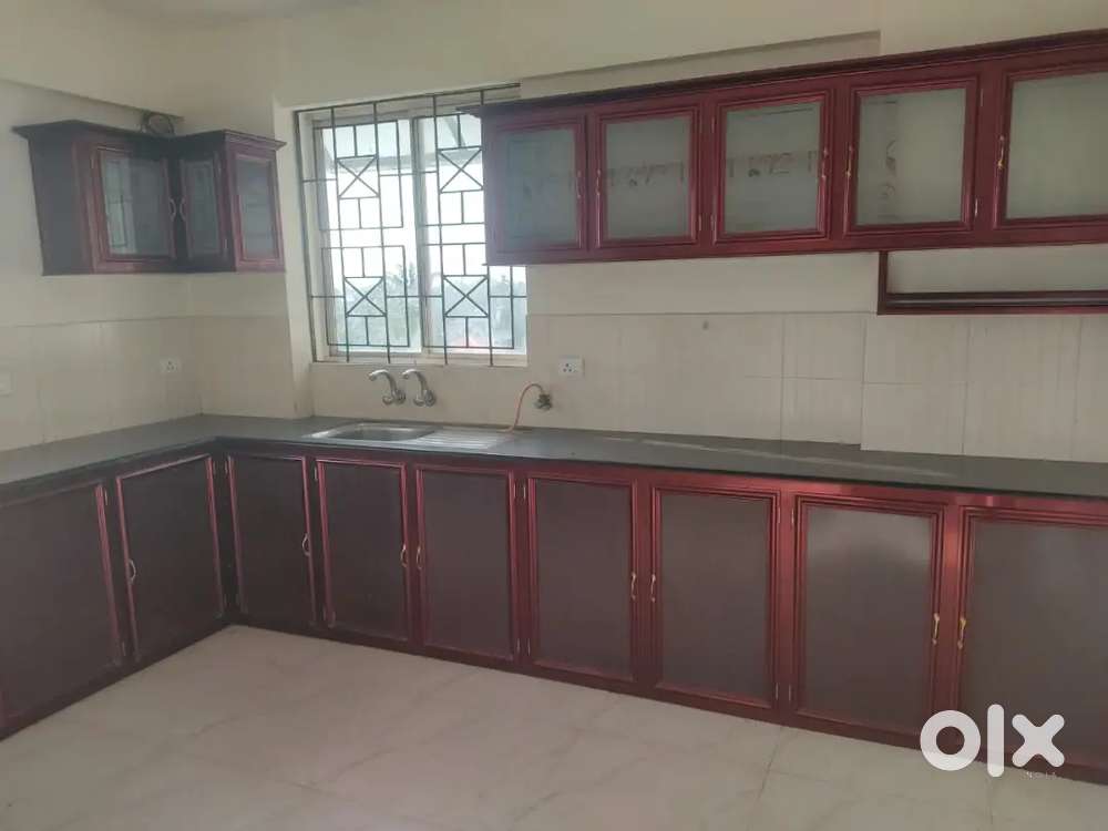 3 bhk semi furnished flat for rent