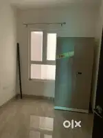 2 bhk semi furnished fr family and girls in kharar royal Property