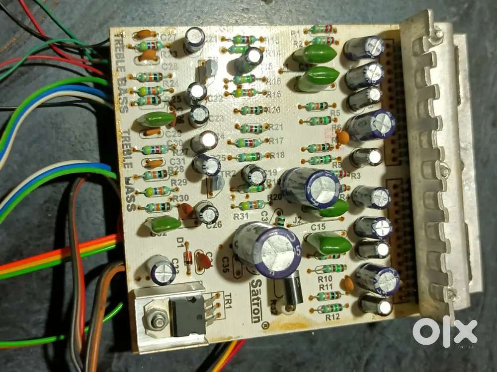 Amplifier board and woofer speaker