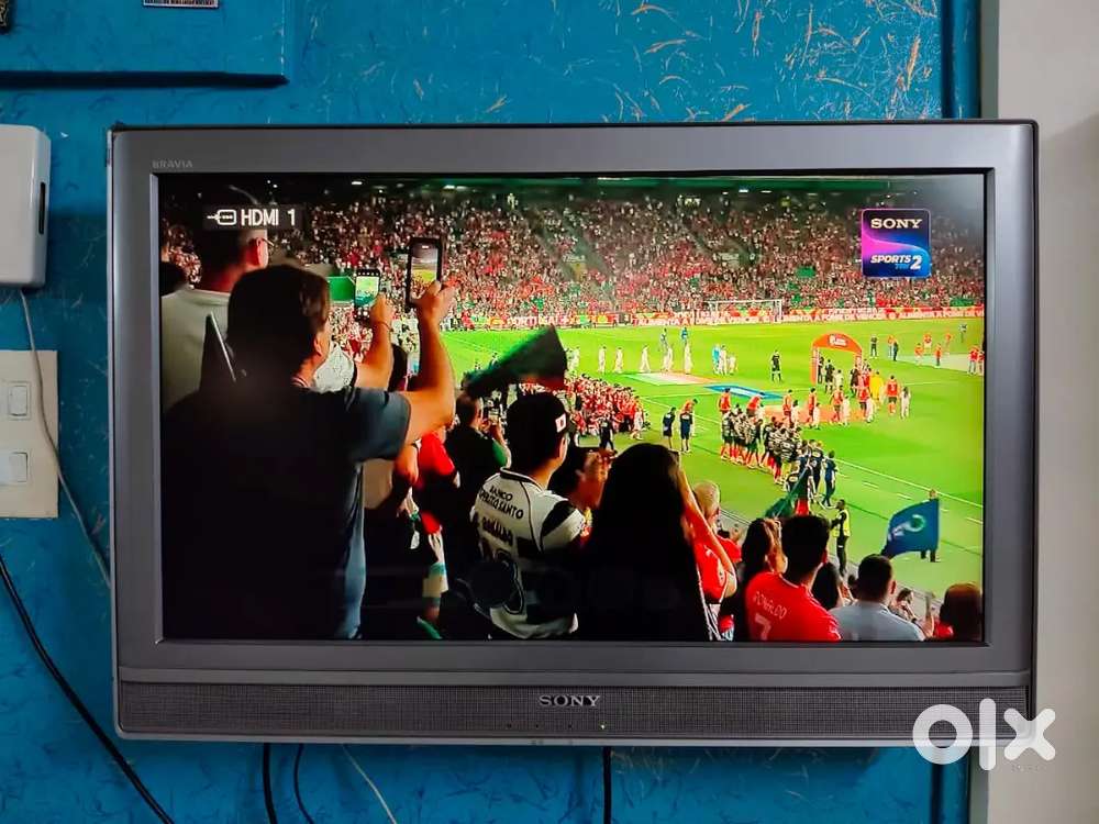 Sony Bravia 32-inch LCD TV - Fully working and in good condition.