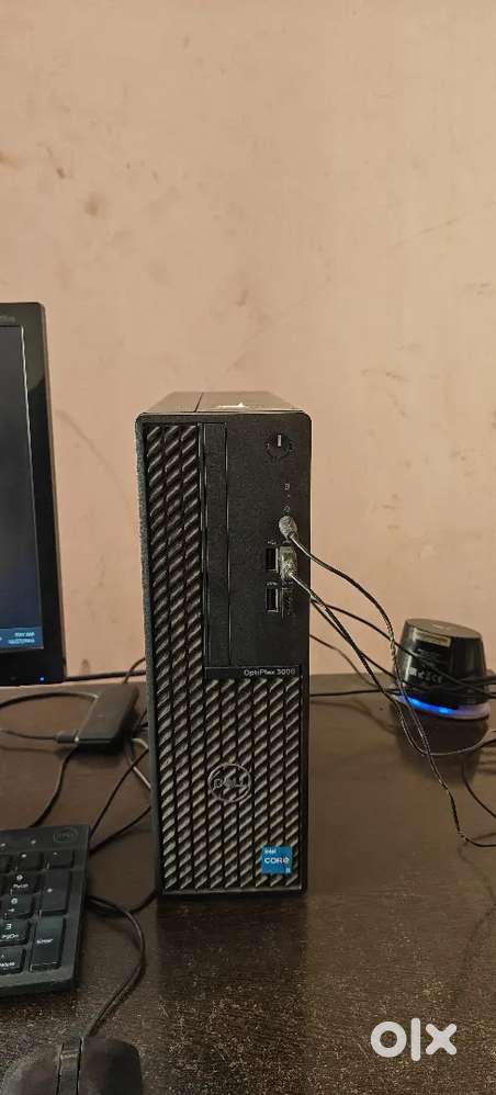 Dell CPU with HP monitor with mouse and keyboard
