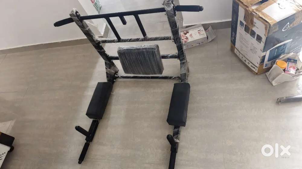 Pull up bar with late pull down