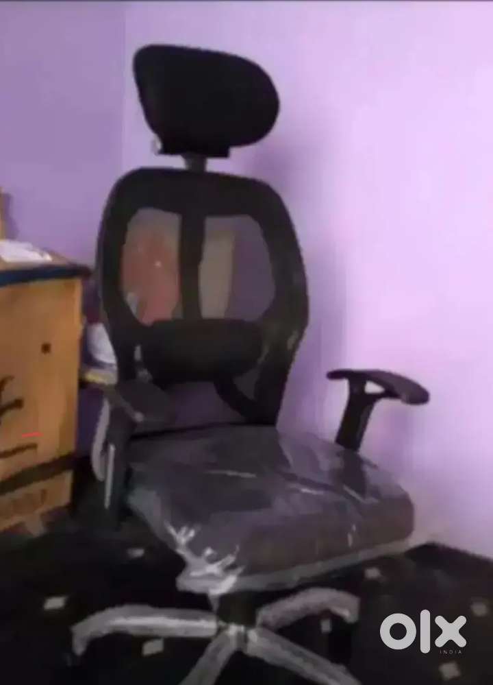 Matrix High Back Chair with Adjustable Headrest and Lumbar Support