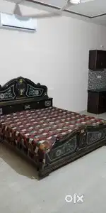 1 room set owner free:9500,2 room set:16500 for rent in mohali..
