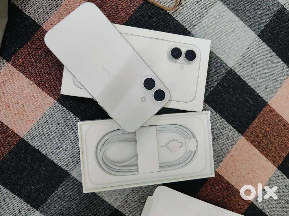 iPhone 16 white 256gb