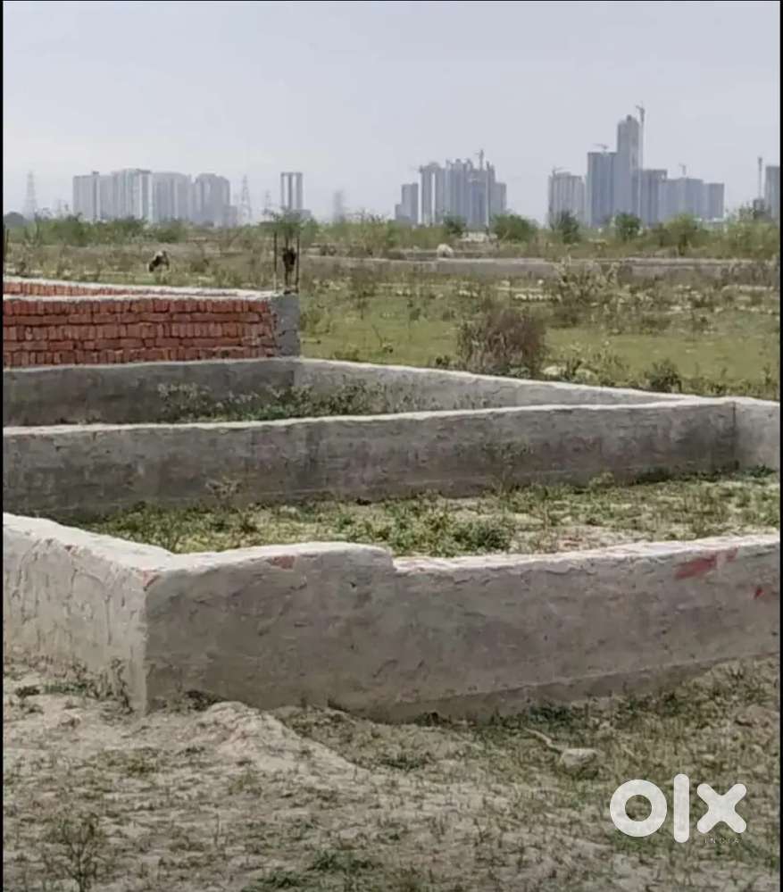 देर मत कीजिए सेक्टर 148 मैट्रो स्टेशन के नजदीक जमीन लें 3500 Gaj