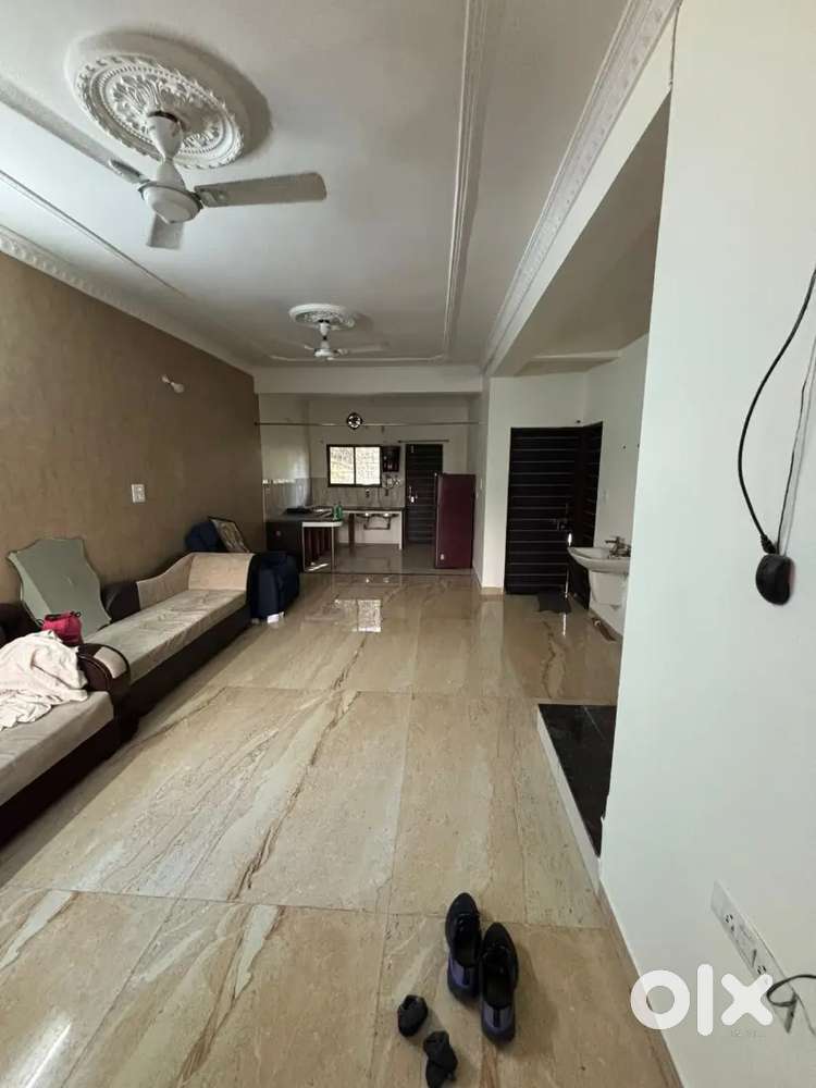 Rent fir 4bhk triplex semi furnished covered campus Hoshangabad Road