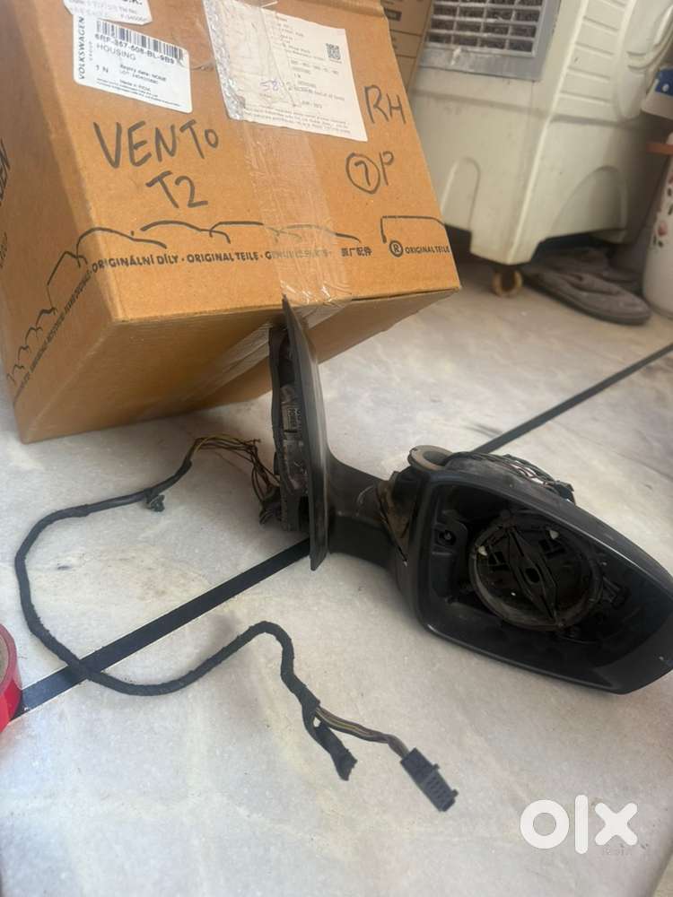 Polo vento driver side side glass