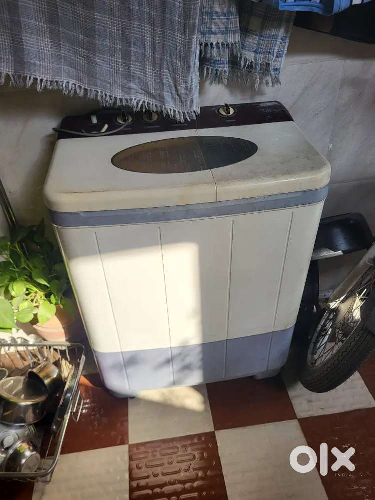 Semi automatic washing machine