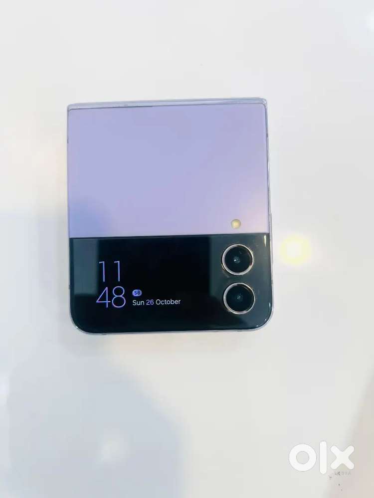 Samsung Galaxy Z Flip 4 8GB RAM 256GB Purple Excellent Foldable phone