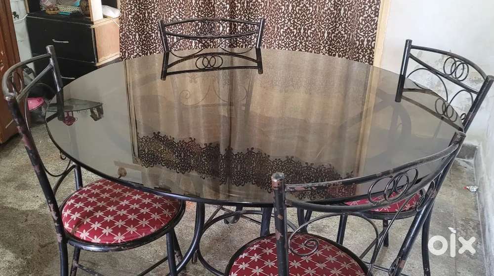 Used 4 seater dining table