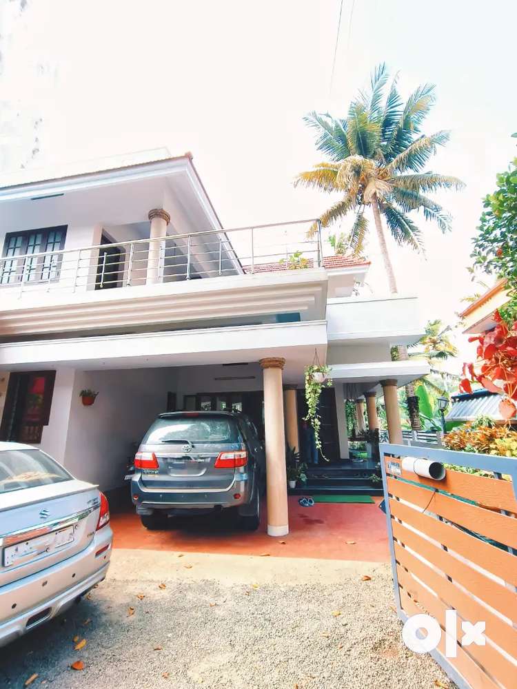 Family only : 3bhk House Furnished. 1st Floor Rent At kakkanad jn