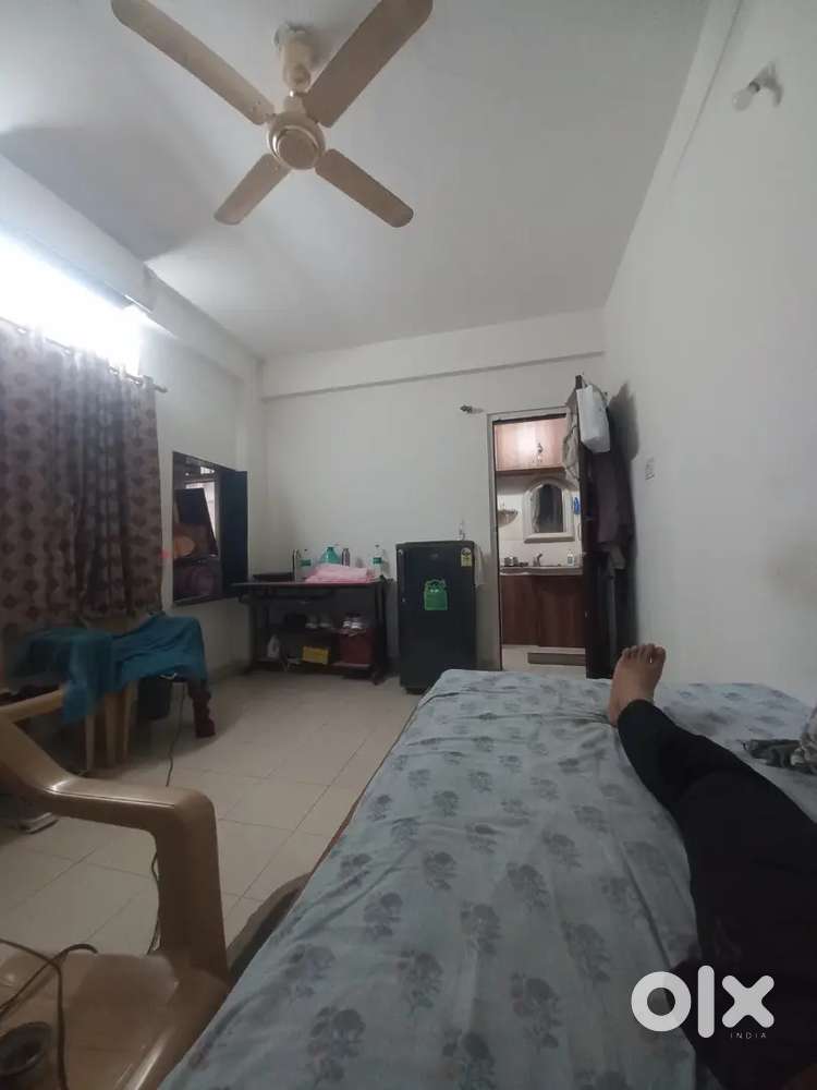 Room partner ki jarurat hai