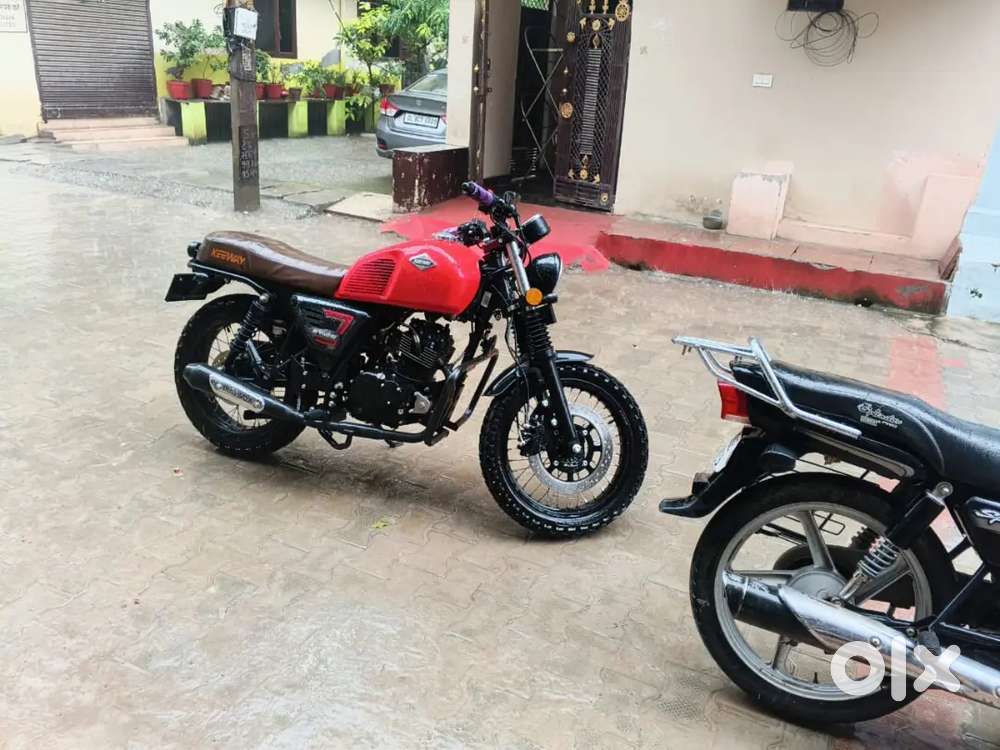 Good looking and best for singles and college boys.