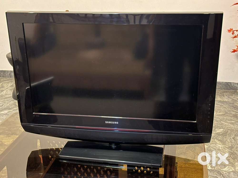 Samsung 32” LCD WITH EXTRA LARGE IN-BUILT SPEAKERS
