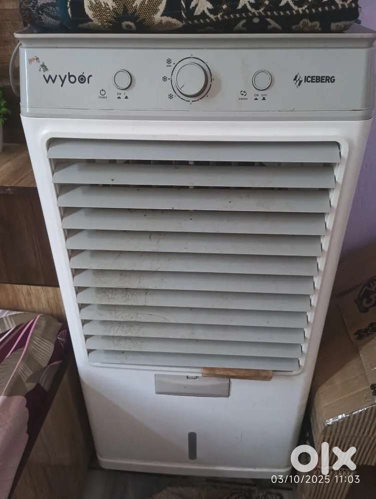 Cooler air conditioner good condition me hai