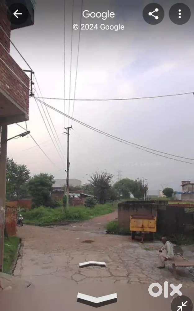 मेरठ रोड से 300 मीटर अंदर