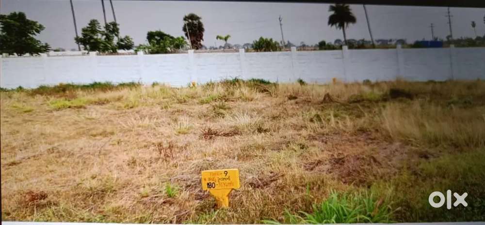 180 sq yard plot of immediate sale