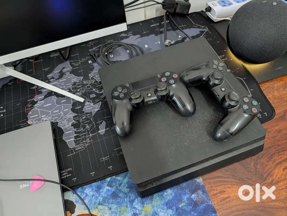 Ps4 1Tb with 2 controller