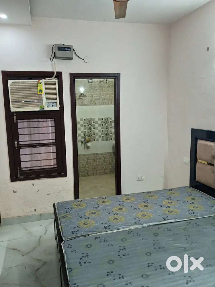 Luxury 2bhk Fully furnished flat owner free newly built sector 115