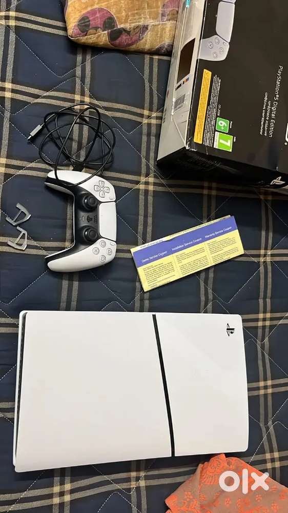 PS5 SLIM DIGITAL 1 YEAR WARRANTY LEFT
