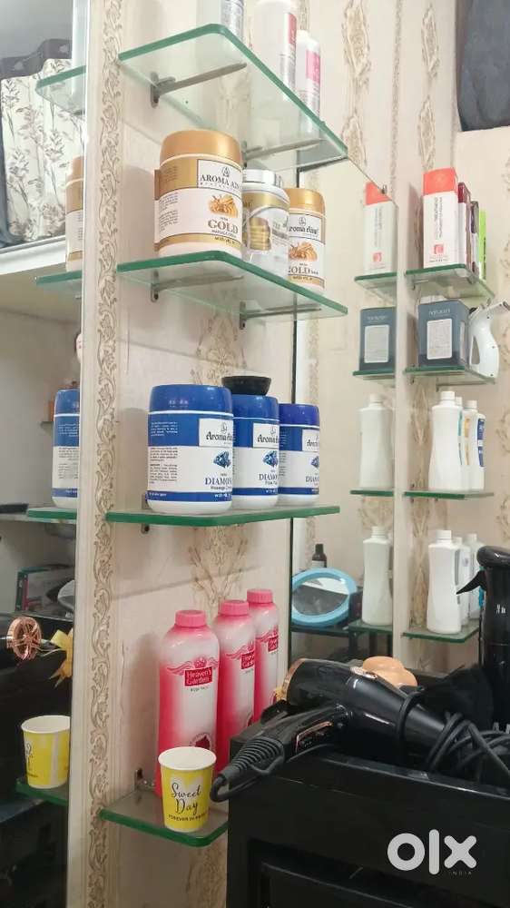 Beauty parlour only for lady