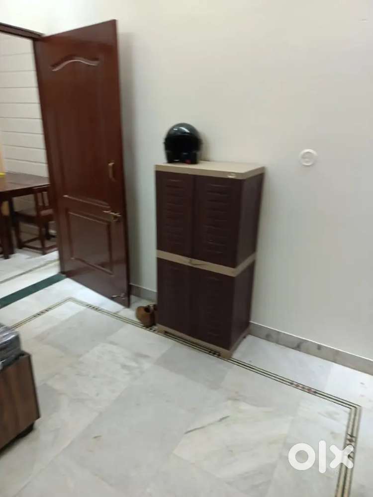 Fully furnished 3 BHK flat on ground floor