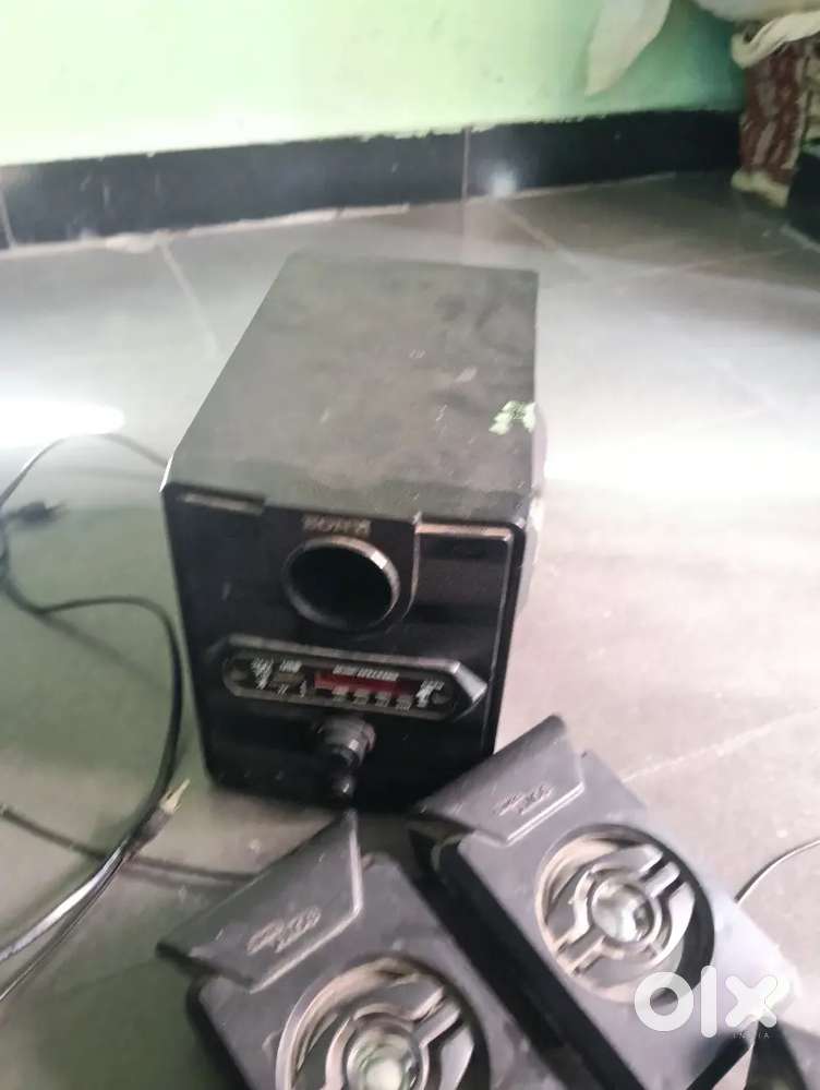 Sony ke new speaker 1 sal chale hue