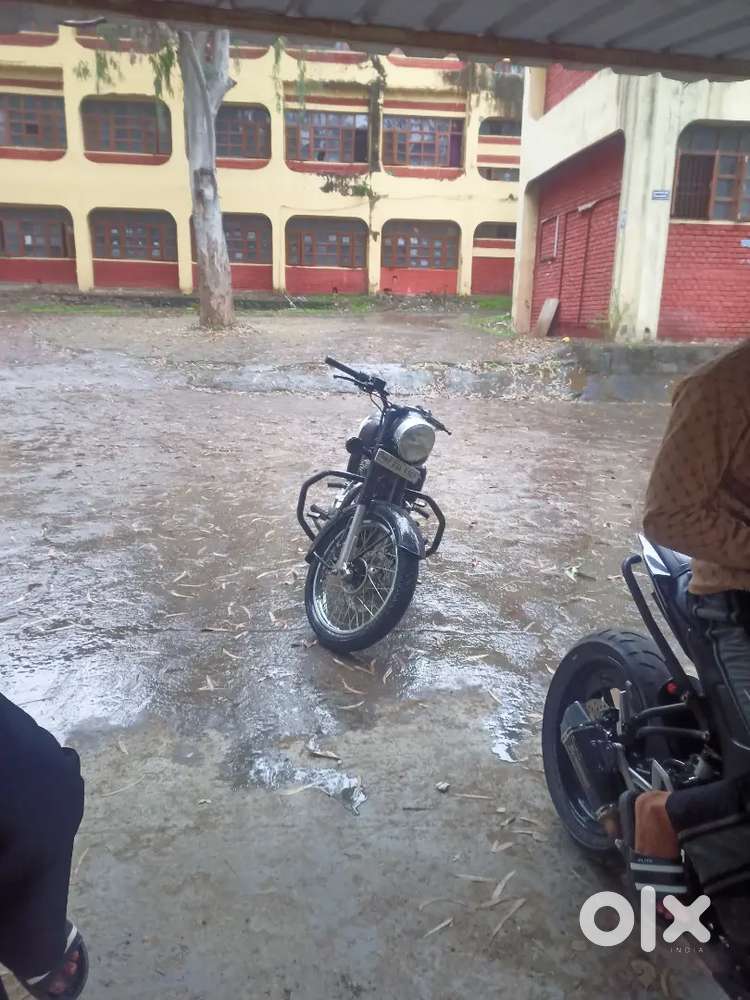 ROYAL ENFIELD CLASSIC 350 / LESS DRIVEN BIKE / 2018 LAST MODEL / BS IV