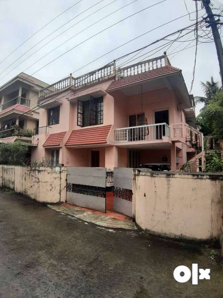 6 BHK Independent House for Sale at Ponoth Road, Kaloor, Kochi.