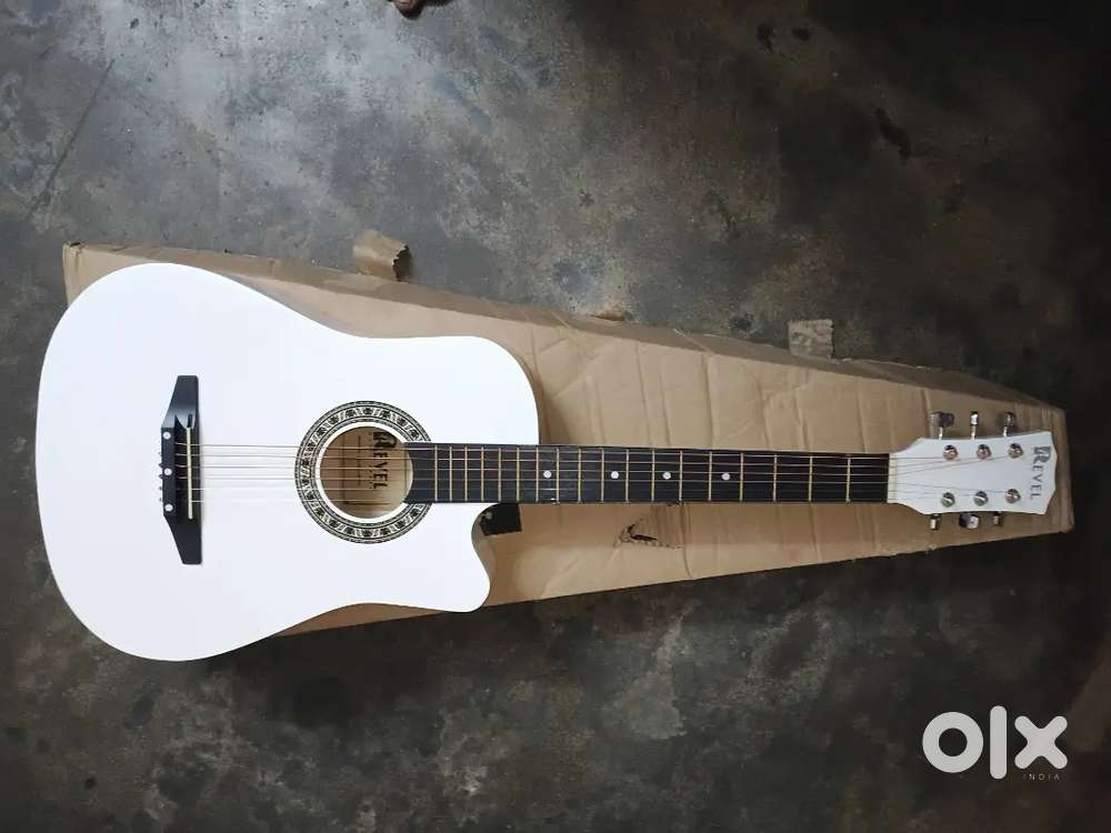 musically guitar white colour unuse 3700only